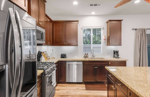 Riverpark Casa | Pet-Friendly, 4 bdrm Riverpark Gem (30+ Day Stays)