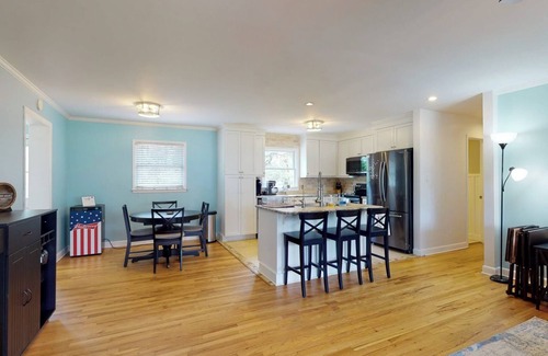 Wilmington Casa | Pet Friendly, 5 bed home for 12 ppl w/ patio, fire pit in Central Wilmington