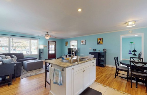 Wilmington Casa | Pet Friendly, 5 bed home for 12 ppl w/ patio, fire pit in Central Wilmington