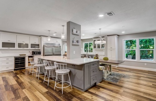 Amelia City Casa | Pet Friendly | 5000 Sq Ft | 2 Living Rooms & 2 Kitchens | Optional Pool Heat | Firepit | Fenced Yard