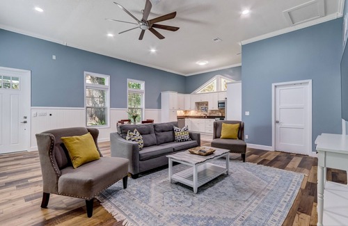 Amelia City Casa | Pet Friendly | 5000 Sq Ft | 2 Living Rooms & 2 Kitchens | Optional Pool Heat | Firepit | Fenced Yard