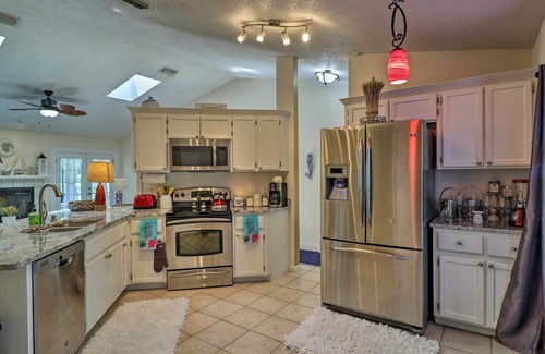 Fernandina Beach Casa | ¡NUEVO! Casa de la familia w / patio - 1mi a la playa Fernandina