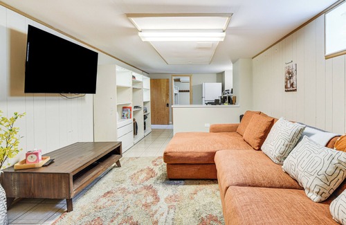 Evanston Casa | Pet-Friendly Abode, 2 Mi to Dtwn Evanston!