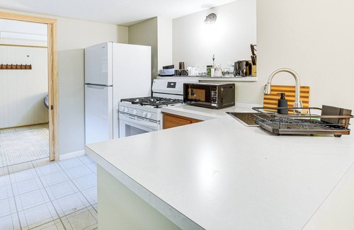 Evanston Casa | Pet-Friendly Abode, 2 Mi to Dtwn Evanston!