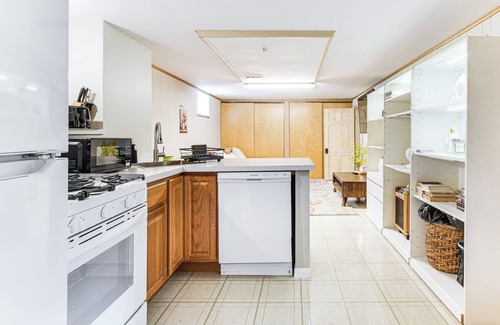 Evanston Casa | Pet-Friendly Abode, 2 Mi to Dtwn Evanston!