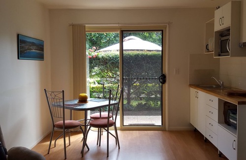 Kings Forest Apartamento | Pet Friendly Accommodation Kingslciff Queen size, selva tropical y terrenos para mascotas