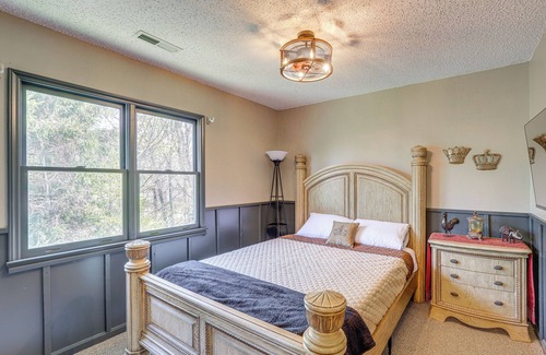 Alexander Casa | Pet-Friendly Alexander Home: 7 Mi to Asheville!