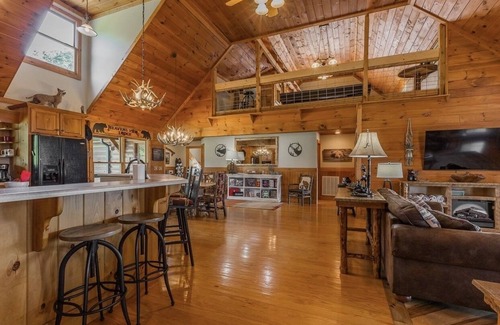 Dunlap Cabina | MARCH RATE REDUCTION! PERFECT SPRING BREAK BOOK NOW! POOL WITH VIEWS! EV charger