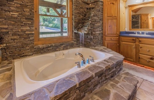 Dunlap Cabina | MARCH RATE REDUCTION! PERFECT SPRING BREAK BOOK NOW! POOL WITH VIEWS! EV charger