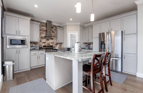Glenville Casa | Pet friendly Amazing mountain paradise. Hot tub, fireplace, gym, game room !