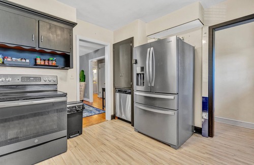 Roanoke Casa | Pet-friendly and close to restaurants, shopping and hospitals