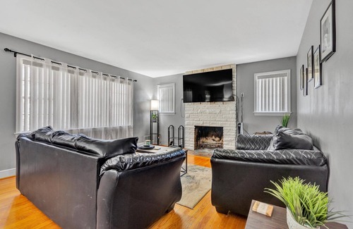Roanoke Casa | Pet-friendly and close to restaurants, shopping and hospitals
