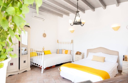 Sikinos Casa | Apartamento "Kimolos" con vistas al mar, bañera de hidromasaje y Wi-Fi que admite mascotas