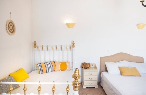 Sikinos Casa | Apartamento "Kimolos" con vistas al mar, bañera de hidromasaje y Wi-Fi que admite mascotas