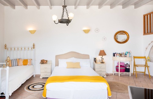Sikinos Casa | Apartamento "Kimolos" con vistas al mar, bañera de hidromasaje y Wi-Fi que admite mascotas