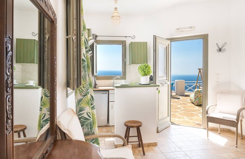Sikinos Apartamento | Apartamento "Sifnos" que admite mascotas, con vistas al mar, bañera de hidromasaje y Wi-Fi