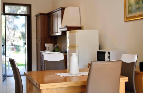 Cardedu Apartamento | Apartamento que admite mascotas "Casa Museddu" con aire acondicionado, terrazas y jardín