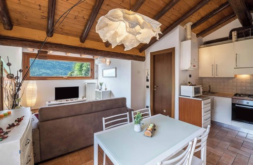 Sulzano Apartamento | Apartamento "Mansarda con vista lago" con vista al lago, piscina, Wi-Fi y terraza: admite mascotas