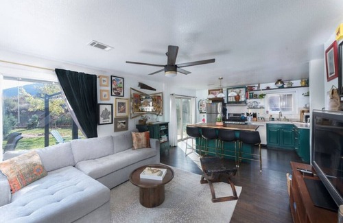 Idledale Cabina | Pet Friendly Artsy Cabin Near Red Rocks Evergreen