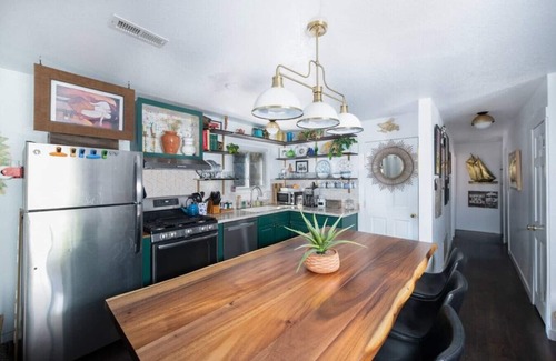 Idledale Cabina | Pet Friendly Artsy Cabin Near Red Rocks Evergreen