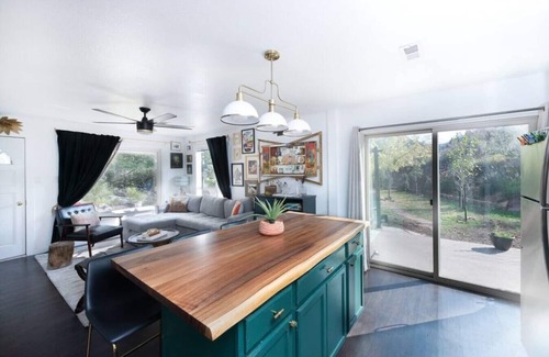 Idledale Cabina | Pet Friendly Artsy Cabin Near Red Rocks Evergreen