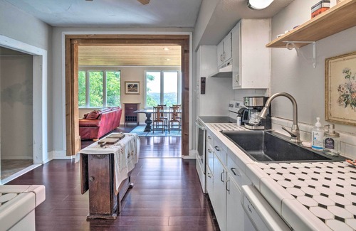 Apache Shores Casa | Pet-Friendly Austin Home w/ Deck, Yard, & Views!