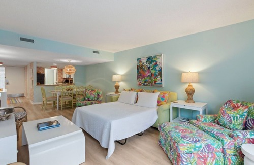 Fernandina Beach Condominio | Pet Friendly | Beachwood Condo | Directly Across the Street from the Beach