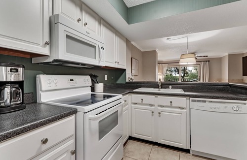 American Beach Casa | Pet Friendly | Beautifully Furnished 2nd Floor SailmakerTownhome | 2.5 Minute Walk to the Beach
