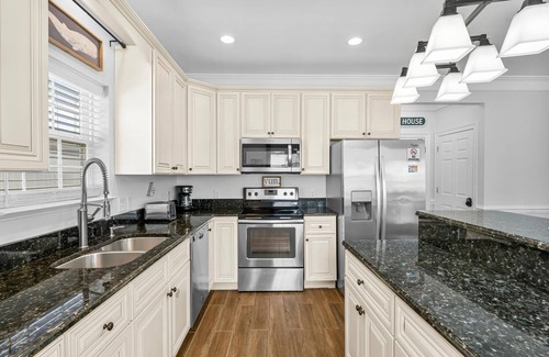 Holiday Beach Casa | Pet Friendly Beach House - Sunset Escape