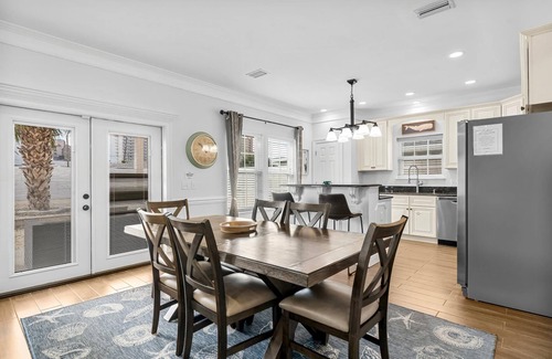 Holiday Beach Casa | Pet Friendly Beach House - Sunset Escape
