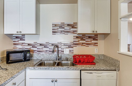 Oildale Casa | Pet-Friendly Bakersfield Home: 5 Mi to Downtown!