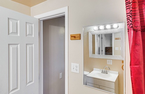 Oildale Casa | Pet-Friendly Bakersfield Home: 5 Mi to Downtown!