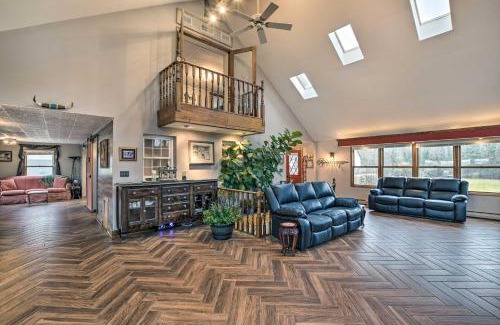 Hanover Park Casa | Pet-Friendly Bartlett Farmhouse with Deck!
