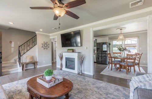 Villas Casa | Pet-Friendly Bay Escape w/ Pool