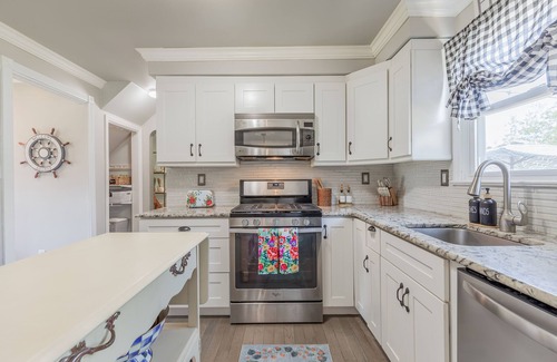 Villas Casa | Pet-Friendly Bay Escape w/ Pool