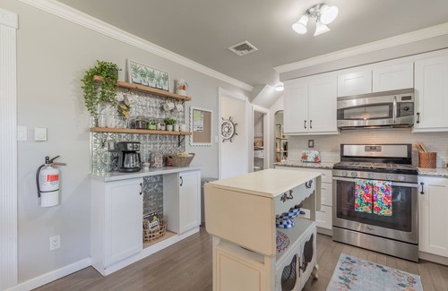 Villas Casa | Pet-Friendly Bay Escape w/ Pool