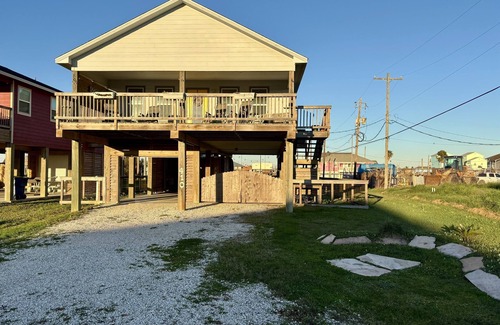 Surfside Beach Casa | Pet-Friendly Beach Fenced Yard Bike Quiet Location