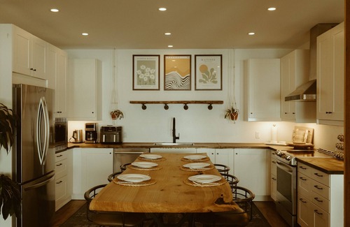 Powell River Casa | Cedar Suite | Oceanfront Luxury Escape | Hot Tub | Optional Sauna Add-On