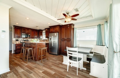 Galveston Casa | Pet Friendly Beachfront Home inlc. Patio w/ Tiki Bar & Great Gulf Views