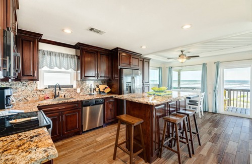 Galveston Casa | Pet Friendly Beachfront Home inlc. Patio w/ Tiki Bar & Great Gulf Views