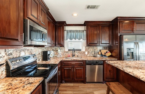 Galveston Casa | Pet Friendly Beachfront Home inlc. Patio w/ Tiki Bar & Great Gulf Views