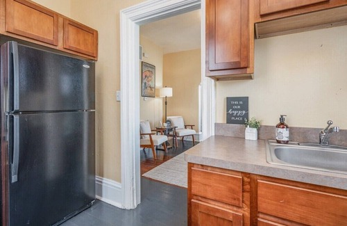 Michigan City Apartamento | Pet friendly, Beautiful downstairs King bed/1bth charmer