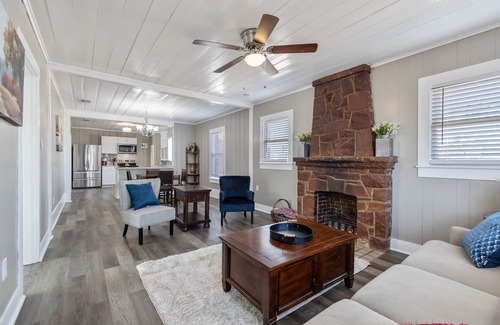Weatherford Casa | Pet Friendly, beautiful historical home- 1 mile from downtown