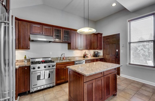 Wicker Park Casa | PET FRIENDLY! Beautiful Bucktown Home Offers Room for All by RedAwning