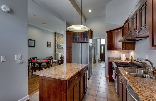 Wicker Park Casa | PET FRIENDLY! Beautiful Bucktown Home Offers Room for All by RedAwning