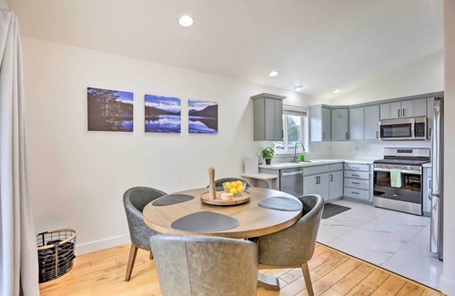 Mountain View District Casa | Pet-Friendly Bend Home w/ Hot Tub & Patio!