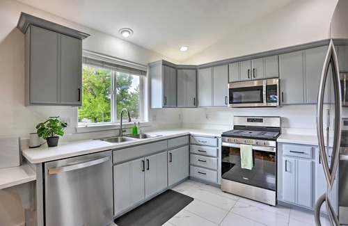 Mountain View District Casa | Pet-Friendly Bend Home w/ Hot Tub & Patio!