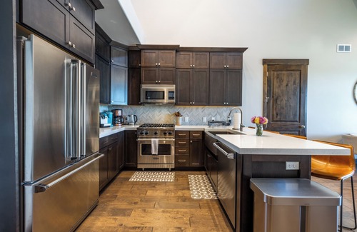 Park City Condominio | Pet Friendly Blackstone Luxury Condo - Pool and Gym in Canyons Village.