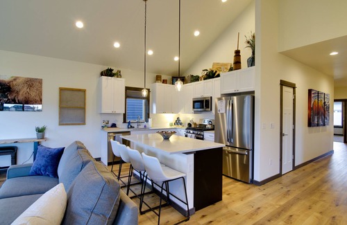 Four Corners Casa | Pet-Friendly Bozeman Home ~ 7 Mi to Downtown!