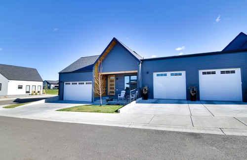 Four Corners Casa | Pet-Friendly Bozeman Home ~ 7 Mi to Downtown!